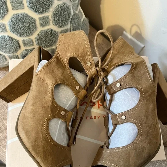 Índigo Rd. Tan Suede Lace-Up Heels - Picture 4 of 4